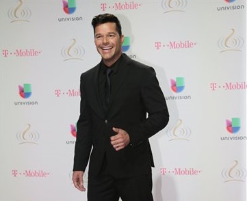 Ricky Martin posa al llegar a la ceremonia del Premio Lo Nuestro a la Música Latina, el jueves 23 de febrero del 2017 en Miami. (AP Foto/Lynne Sladky)