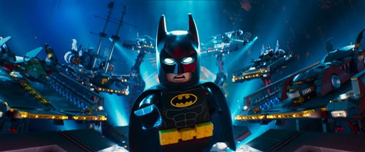 Batman en una escena de la cinta animada "The Lego Batman Movie" en una imagen divulgada por Warner Bros. Pictures. "The Lego Batman Movie" encabezó las taquillas del fin de semana del Día de los Presidentes, quedándose en primer lugar por segunda semana consecutiva. (Warner Bros. Pictures via AP)