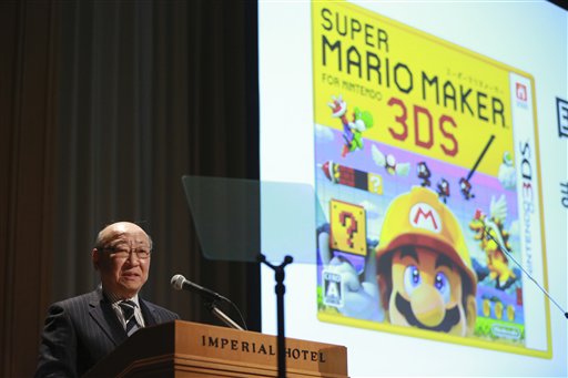 El presidente del fabricante japonés de videojuegos Nintendo Co. Tatsumi Kimishima habla durante una rueda de prensa en Tokio, el miércoles de 1 febrero de 2017. (AP Foto/Eugene Hoshiko)