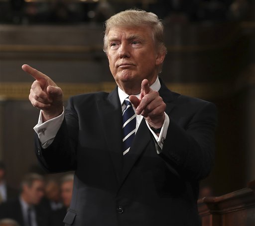 El presidente Donald Trump tras pronunciar su discurso ante el Congreso en Washington el 28 de febrero del 2017. (Jim Lo Scalzo/Pool Image via AP)