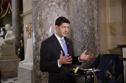 El presidente de la Cámara de Representantes, Paul Ryan, habla a favor del proyecto republicano de ley de seguros de gastos médicos durante una entrevista televisiva en el Capitolio, en Washington, el miércoles 22 de marzo de 2017. (AP Foto/J. Scott Applewhite)
